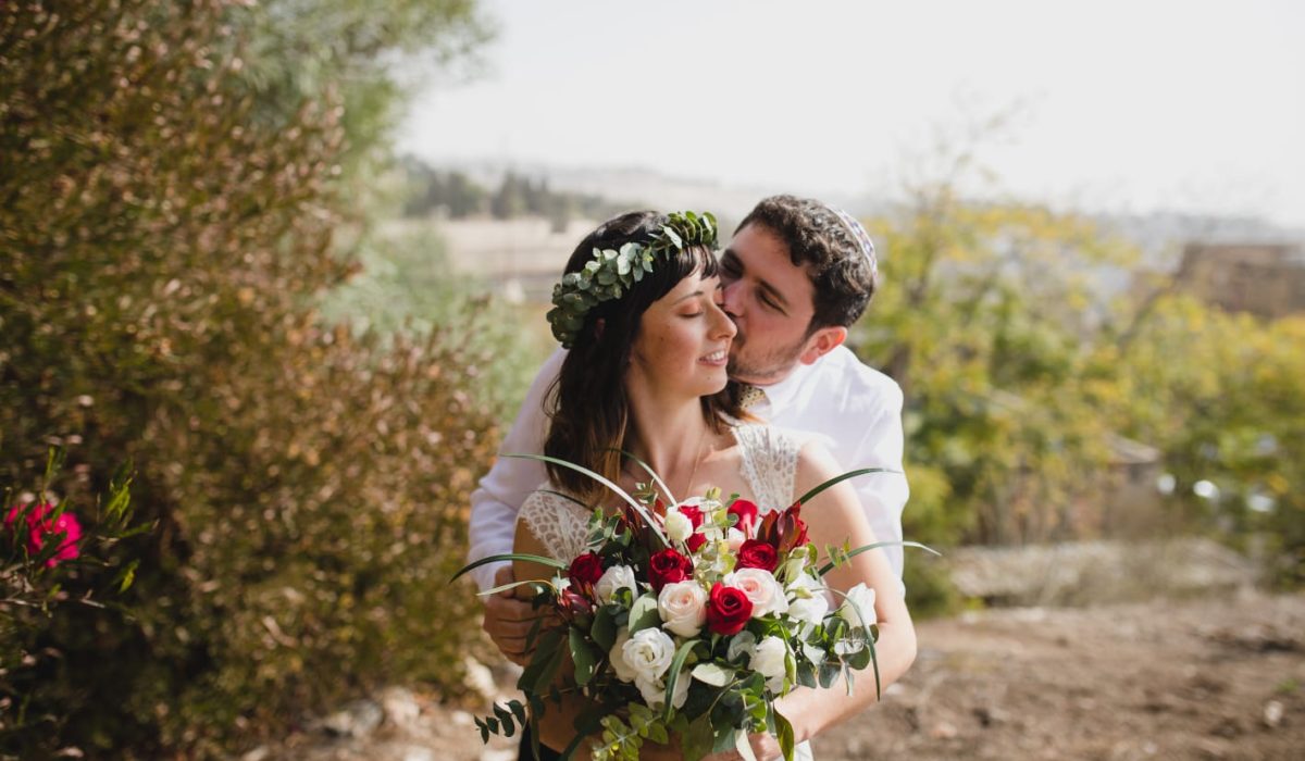 שמלת כלה עדינה ורומנטית